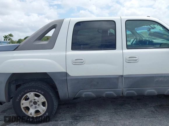 2004 Chevrolet Avalanche Z71 with VIN 3GNEK12T54G209885, listed as a IAAI auction lot 41955338 with 243,811 mi miles. Bid and sale history available at carsss.com. Image 6.