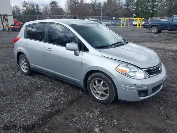 2011 Nissan Versa 1.8 S with VIN 3N1BC1CP5BL405262, listed as a IAAI auction lot 41908165 with 98,816 mi miles. Bid and sale history available at carsss.com. Image 1.