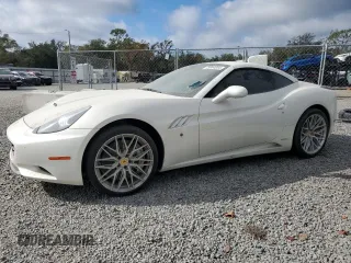 2012 Ferrari California z VIN ZFF65TJA9C0186664, wystawiony jako Copart lot #87967125 z przebiegiem Nie podano mil oraz Szkody całkowita. Historia ofert i sprzedaży dostępna na DreamBid. Obrazek 1.