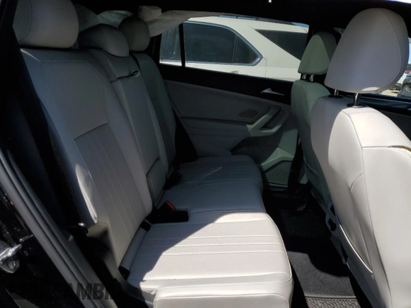 2022 Volkswagen Tiguan SE R-Line Black z VIN 3VV8B7AX2NM107364, wystawiony jako Copart lot #56123605 z przebiegiem 16 242 mil mil oraz Szkoda całkowita • Salvage title. Historia ofert i sprzedaży dostępna na DreamBid. Obrazek 11.