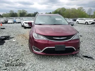 2018 Chrysler Pacifica Touring L z VIN 2C4RC1BG5JR214133, wystawiony jako Copart lot #52421705 z przebiegiem 76 554 mil mil oraz Szkody całkowita. Historia ofert i sprzedaży dostępna na DreamBid. Obrazek 12.