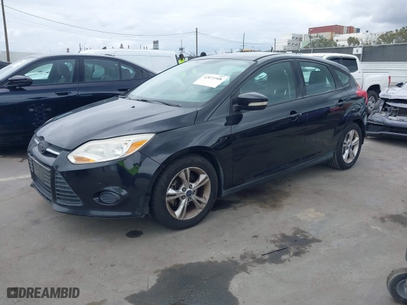 2014 Ford Focus SE with VIN 1FADP3K27EL199542, listed as a IAAI auction lot 42071908 with 142,180 mi miles. Bid and sale history available at carsss.com. Image 2.
