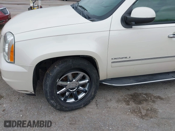 2013 GMC Yukon Denali z VIN 1GKS2EEF4DR358429, wystawiony jako IAAI lot #42182845 z przebiegiem 161 020 mil mil oraz . Historia ofert i sprzedaży dostępna na DreamBid. Obrazek 6.