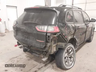 2020 Jeep Cherokee Trailhawk z VIN 1C4PJMBX4LD507364, wystawiony jako IAAI lot #41202333 z przebiegiem 90 000 mil mil oraz . Historia ofert i sprzedaży dostępna na DreamBid. Obrazek 6.
