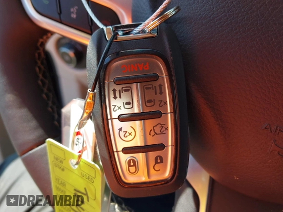 2024 Chrysler Pacifica Hybrid Select z VIN 2C4RC1S73RR185310, wystawiony jako IAAI lot #42246006 z przebiegiem 31 696 mil mil oraz . Historia ofert i sprzedaży dostępna na DreamBid. Obrazek 11.