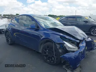 2024 Tesla Model Y с VIN 7SAYGDED8RF015882, выставлен на аукционе IAAI как лот 42202963 с пробегом 10 597 миль миль и . История ставок и продаж доступна на DreamBid. Изображение 1.