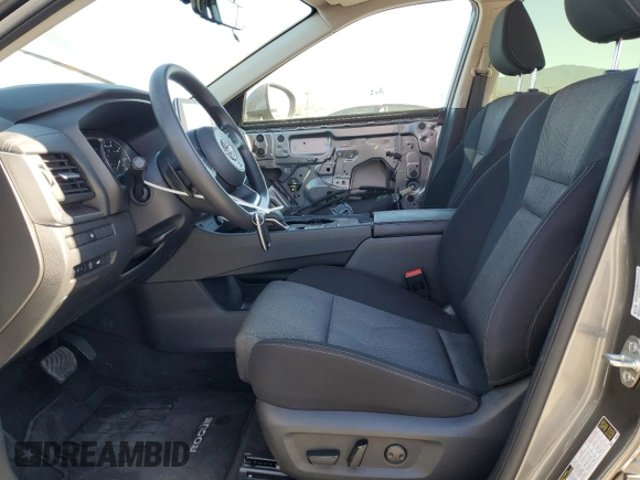 2024 Nissan Rogue SV z VIN JN8BT3BA0RW002143, wystawiony jako Copart lot #46663145 z przebiegiem 9 837 mil mil oraz Szkoda całkowita • Salvage title. Historia ofert i sprzedaży dostępna na DreamBid. Obrazek 7.