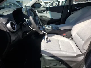 2023 Hyundai Kona SE z VIN KM8K23AG4PU179013, wystawiony jako Copart lot #56318705 z przebiegiem 48 782 mil mil oraz Szkoda całkowita • Salvage title. Historia ofert i sprzedaży dostępna na DreamBid. Obrazek 7.