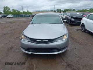 2016 Chrysler 200 S z VIN 1C3CCCBB2GN125376, wystawiony jako IAAI lot #42330845 z przebiegiem 183 126 mil mil oraz . Historia ofert i sprzedaży dostępna na DreamBid. Obrazek 13.