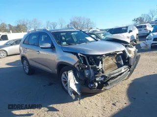 2015 Kia Sorento EX with VIN 5XYKU4A71FG590910, listed as a IAAI auction lot 41378588 with 165,090 mi miles. Bid and sale history available at carsss.com. Image 1.