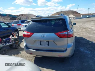 2017 Toyota Sienna XLE Auto Access Seat with VIN 5TDYZ3DC0HS784509, listed as a IAAI auction lot 41725664 with 69,990 mi miles. Bid and sale history available at carsss.com. Image 15.