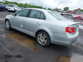 2007 Volkswagen Jetta Wolfsburg Edition с VIN 3VWEG71K67M155277, выставлен на аукционе IAAI как лот 42348863 с пробегом 141 788 миль миль и . История ставок и продаж доступна на DreamBid. Изображение 3.