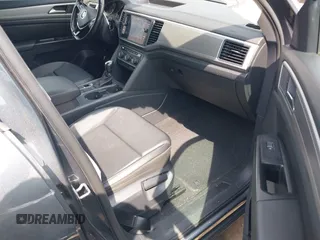 2019 Volkswagen Atlas SE with VIN 1V2DR2CA4KC524033, listed as a IAAI auction lot 42104613 with 97,362 mi miles and . Bid and sale history available at DreamBid. Image 5.