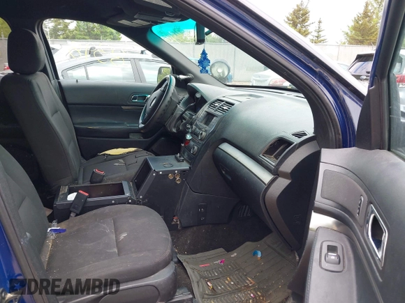 2016 Ford Police Interceptor Utility z VIN 1FM5K8AR2GGA28729, wystawiony jako IAAI lot #42318398 z przebiegiem 231 620 mil mil oraz . Historia ofert i sprzedaży dostępna na DreamBid. Obrazek 5.