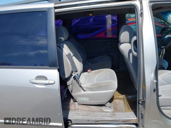 2005 Toyota Sienna CE with VIN 5TDZA23CX5S322655, listed as a IAAI auction lot 41884933 with 181,496 mi miles. Bid and sale history available at carsss.com. Image 8.