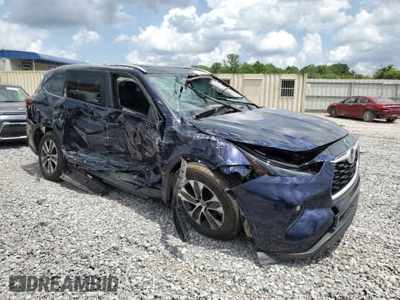 2024 Toyota Highlander LE with VIN 5TDKDRAH5RS544722, listed as a Copart auction lot 61408755 with 13,673 mi miles and Salvage title. Bid and sale history available at DreamBid. Image 4.