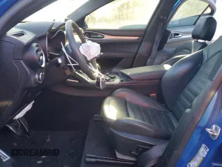 2018 Alfa Romeo Stelvio Ti Sport z VIN ZASFAKNN3J7B98256, wystawiony jako Copart lot #87103094 z przebiegiem 69 666 mil mil oraz Szkoda całkowita • Salvage title. Historia ofert i sprzedaży dostępna na DreamBid. Obrazek 7.