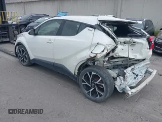 2019 Toyota C-HR XLE z VIN JTNKHMBX3K1029701, wystawiony jako IAAI lot #42023964 z przebiegiem 83 055 mil mil oraz . Historia ofert i sprzedaży dostępna na DreamBid. Obrazek 3.