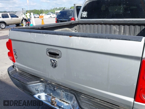 2006 Dodge Dakota ST with VIN 1D7HW28K66S715676, listed as a IAAI auction lot 42005697 with 77,963 mi miles and . Bid and sale history available at DreamBid. Image 6.