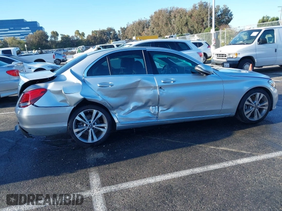 2018 Mercedes-Benz C 300 z VIN 55SWF4JB3JU269143, wystawiony jako IAAI lot #39140356 z przebiegiem 37 051 mil mil oraz . Historia ofert i sprzedaży dostępna na DreamBid. Obrazek 13.