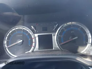2018 Toyota 4Runner SR5 z VIN JTEBU5JR8J5596675, wystawiony jako IAAI lot #41877335 z przebiegiem Nie podano mil oraz . Historia ofert i sprzedaży dostępna na DreamBid. Obrazek 15.