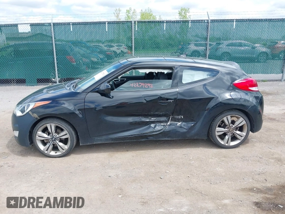 2013 Hyundai Veloster w/Black Int с VIN KMHTC6AD5DU084996, выставлен на аукционе IAAI как лот 42279292 с пробегом 179 460 миль миль и . История ставок и продаж доступна на DreamBid. Изображение 14.
