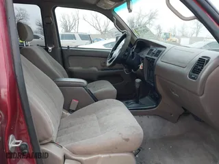 2000 Toyota 4Runner with VIN JT3GM84R5Y0062150, listed as a IAAI auction lot 41281527 with 204,705 mi miles. Bid and sale history available at carsss.com. Image 5.