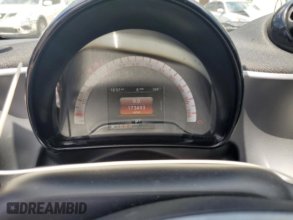 2016 Smart fortwo Passion z VIN WMEFJ5DA5GK058855, wystawiony jako Copart lot #57119445 z przebiegiem 173 493 mil mil oraz Szkody całkowita. Historia ofert i sprzedaży dostępna na DreamBid. Obrazek 9.