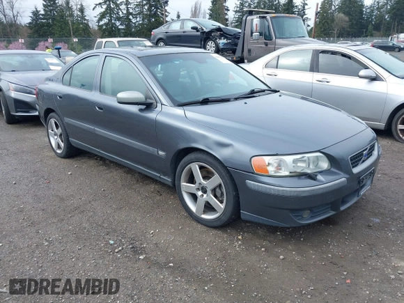 2004 Volvo S60 R with VIN YV1RH52Y342355653, listed as a IAAI auction lot 41831546 with 220,399 mi miles. Bid and sale history available at carsss.com. Image 1.