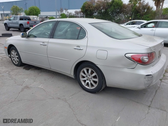 2003 Lexus ES 300 with VIN JTHBF30G330137880, listed as a IAAI auction lot 42074863 with 232,533 mi miles. Bid and sale history available at carsss.com. Image 3.
