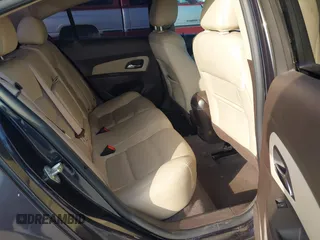 2014 Chevrolet Cruze 2LT z VIN 1G1PE5SB3E7255292, wystawiony jako IAAI lot #41851205 z przebiegiem 141 659 mil mil oraz . Historia ofert i sprzedaży dostępna na DreamBid. Obrazek 8.
