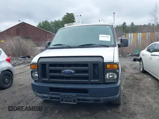 2011 Ford Econoline Cargo Commercial z VIN 1FTNE2EL3BDA19868, wystawiony jako IAAI lot #41973985 z przebiegiem 128 980 mil mil oraz . Historia ofert i sprzedaży dostępna na DreamBid. Obrazek 12.