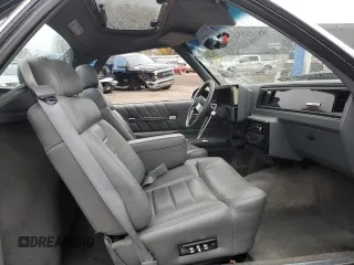 1986 GMC Caballero z VIN 3GTCW80Z1GS801760, wystawiony jako Copart lot #77592504 z przebiegiem 64 797 mil mil oraz Tytuł czysty. Historia ofert i sprzedaży dostępna na DreamBid. Obrazek 11.