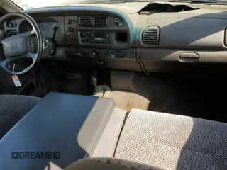 2001 Dodge 2500 z VIN 1B7KF23W71J542954, wystawiony jako Copart lot #55684025 z przebiegiem 172 811 mil mil oraz Szkody całkowita. Historia ofert i sprzedaży dostępna na DreamBid. Obrazek 8.