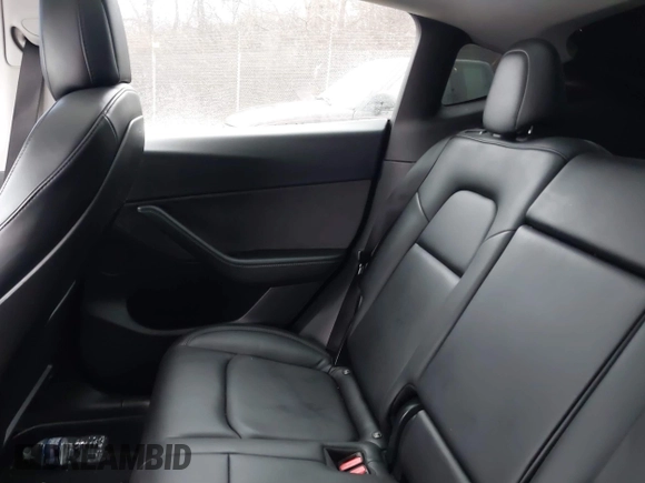 2022 Tesla Model Y Long Range z VIN 7SAYGDEE9NF331410, wystawiony jako IAAI lot #41580172 z przebiegiem 81 794 mil mil oraz . Historia ofert i sprzedaży dostępna na DreamBid. Obrazek 8.