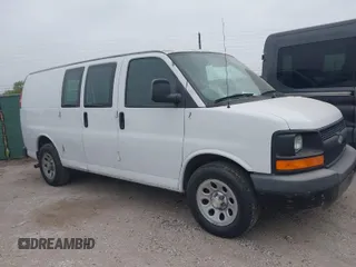 2009 Chevrolet Express Cargo z VIN 1GCFG15X091101256, wystawiony jako IAAI lot #41876722 z przebiegiem 205 406 mil mil oraz . Historia ofert i sprzedaży dostępna na DreamBid. Obrazek 1.