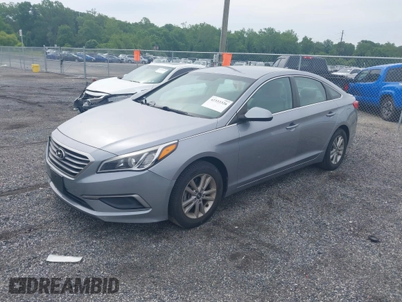 2016 Hyundai Sonata SE z VIN 5NPE24AF8GH334395, wystawiony jako IAAI lot #42333326 z przebiegiem 130 429 mil mil oraz . Historia ofert i sprzedaży dostępna na DreamBid. Obrazek 17.