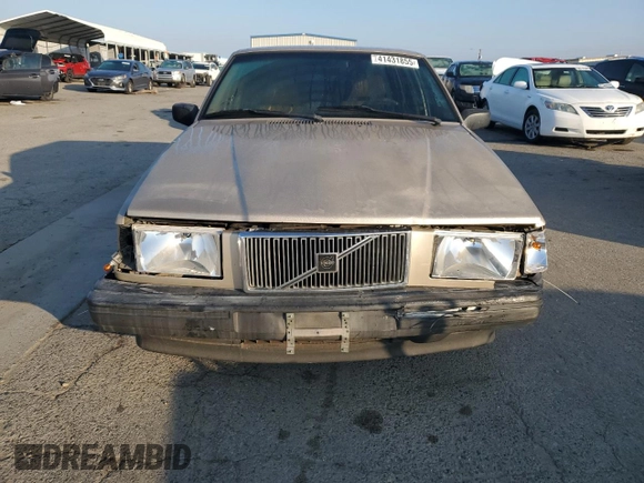 1993 Volvo 900 z VIN YV1JS8318P1140782, wystawiony jako Copart lot #41431855 z przebiegiem 141 139 mil mil oraz Szkoda całkowita • Salvage title. Historia ofert i sprzedaży dostępna na DreamBid. Obrazek 5.