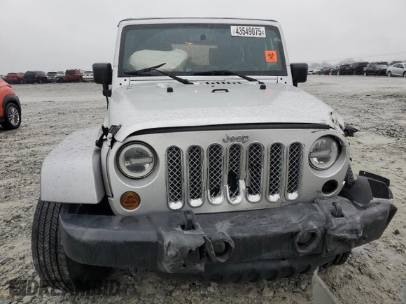 2008 Jeep Wrangler Unlimited X with VIN 1J4GB39138L608458, listed as a Copart auction lot 43549075 with 100,565 mi miles and Salvage Title. Bid and sale history available at DreamBid. Image 5.