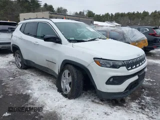 2022 Jeep Compass Altitude with VIN 3C4NJDBB5NT217529, listed as a IAAI auction lot 41508109 with 32,959 mi miles and . Bid and sale history available at carsss.com. Image 1.