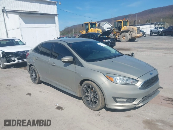2015 Ford Focus SE with VIN 1FADP3F24FL260387, listed as a IAAI auction lot 41990194 with 80,673 mi miles. Bid and sale history available at carsss.com. Image 1.