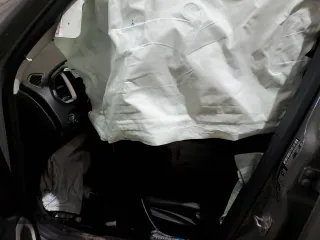 2021 Jeep Renegade Latitude z VIN ZACNJCBB5MPM22314, wystawiony jako Copart lot #52148495 z przebiegiem Nie podano mil oraz Szkoda całkowita • Salvage title. Historia ofert i sprzedaży dostępna na DreamBid. Obrazek 7.