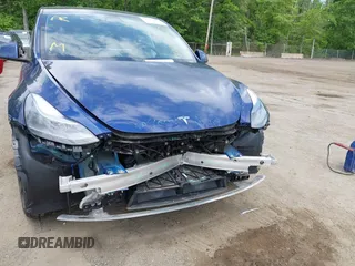 2024 Tesla Model Y Long Range z VIN 7SAYGDEE4RA247532, wystawiony jako IAAI lot #42205480 z przebiegiem 21 273 mil mil oraz . Historia ofert i sprzedaży dostępna na DreamBid. Obrazek 12.