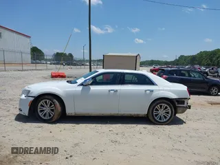 2016 Chrysler 300 C z VIN 2C3CCAEG1GH324603, wystawiony jako IAAI lot #42300938 z przebiegiem 108 997 mil mil oraz . Historia ofert i sprzedaży dostępna na DreamBid. Obrazek 14.