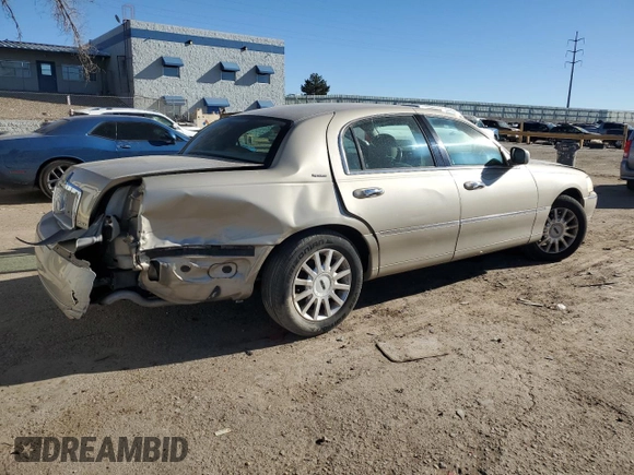 2006 Lincoln Town Car Signature z VIN 1LNHM81W76Y608239, wystawiony jako Copart lot #86654734 z przebiegiem Nie podano mil oraz Szkoda całkowita • Salvage title. Historia ofert i sprzedaży dostępna na DreamBid. Obrazek 3.
