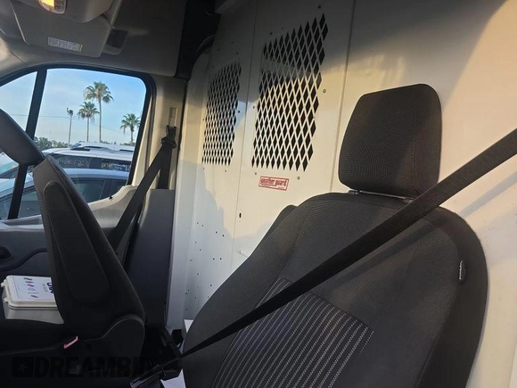 2018 Ford Transit с VIN 1FTYR3XG9JKA85925, выставлен на аукционе IAAI как лот 42786939 с пробегом 147 544 миль миль и . История ставок и продаж доступна на DreamBid. Изображение 3.