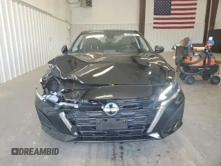 2025 Nissan Altima SV z VIN 1N4BL4DV6SN381202, wystawiony jako Copart lot #59273895 z przebiegiem 3 383 mil mil oraz Czysty tytuł • Clean title. Historia ofert i sprzedaży dostępna na DreamBid. Obrazek 5.