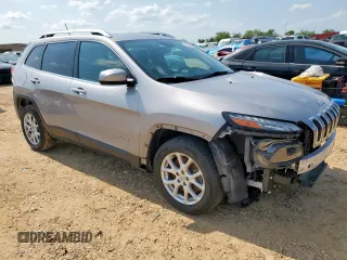 2018 Jeep Cherokee Latitude with VIN 1C4PJLCB3JD538843, listed as a Copart auction lot 58538935 with 88,630 mi miles and Salvage title. Bid and sale history available at DreamBid. Image 4.