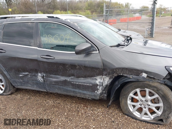 2014 Jeep Cherokee Altitude with VIN 1C4PJMCB2EW181848, listed as a IAAI auction lot 41638004 with 175,813 mi miles. Bid and sale history available at carsss.com. Image 6.