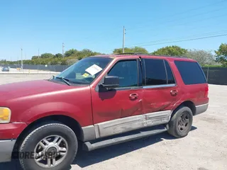 2003 Ford Expedition Special Service with VIN 1FMPU15L33LA76211, listed as a IAAI auction lot 42035061 with 211,599 mi miles. Bid and sale history available at carsss.com. Image 6.